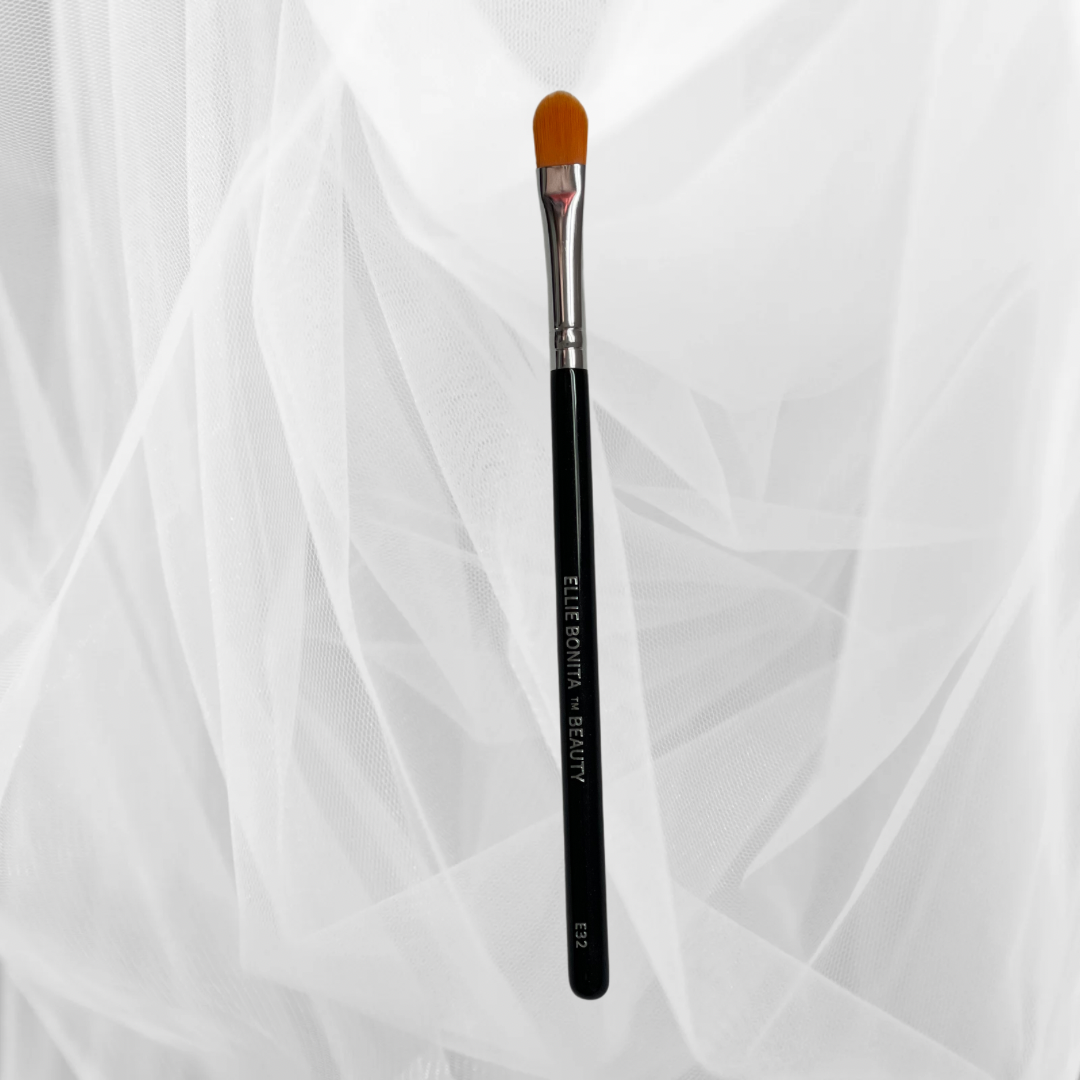 E32 - Tapered Cut Crease Brush