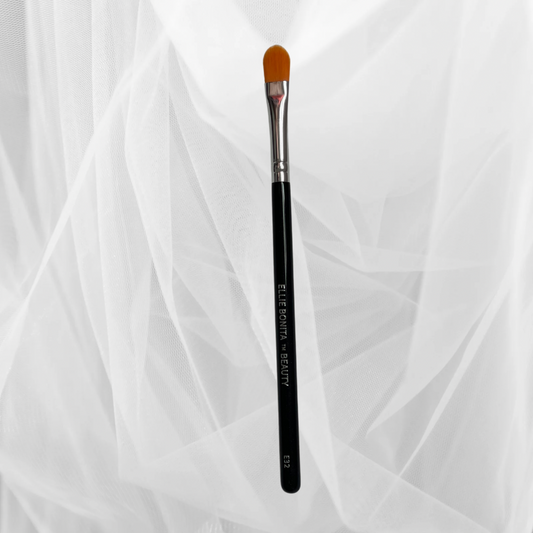 E32 - Tapered Cut Crease Brush